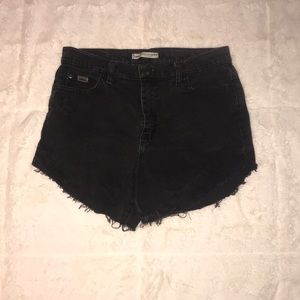 Lee, at the waist, frayed shorts.